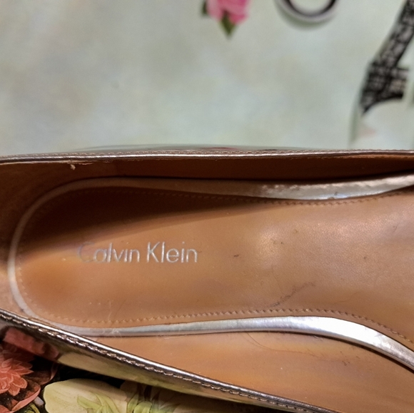 CALVIN KLEIN Metallic Gailia Criss Cross Cut Out Pointed Toe Flats 8.5 - Picture 4 of 5